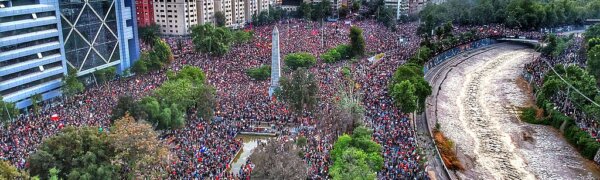 1024px-Marcha_Mas_Grande_De_Chile_2019_Plaza_Baquedano_Drone
